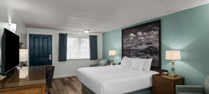 Super 8 by Wyndham Florence or Hotels in Lane County