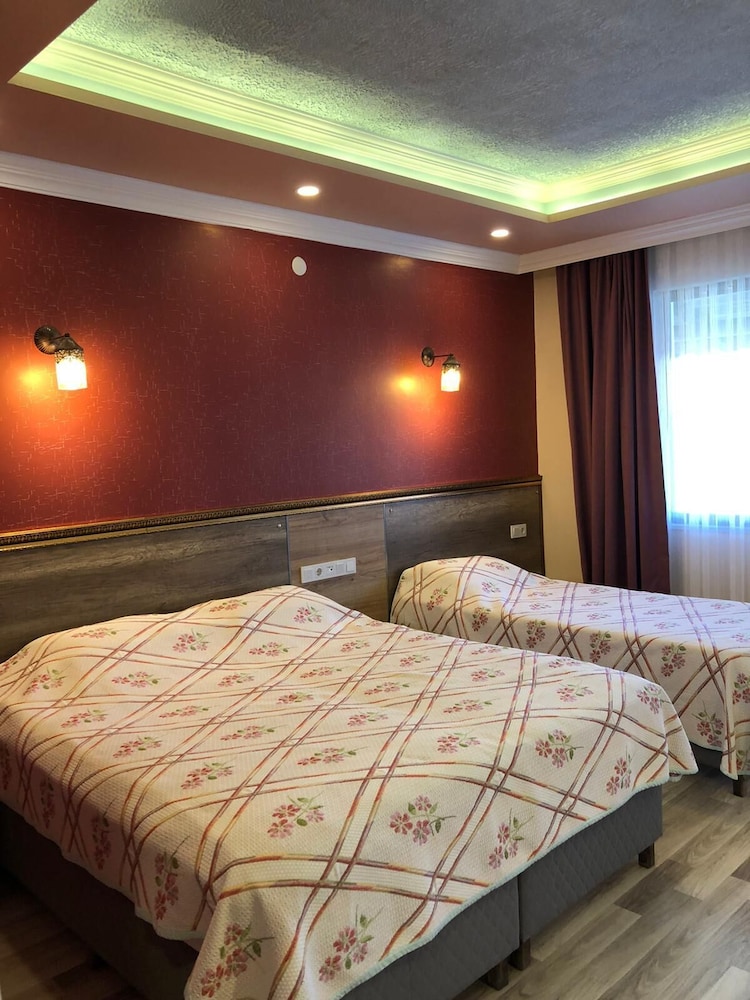 Assos Kadırga Otel