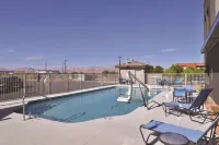 La Quinta Inn & Suites by Wyndham Page at Lake Powell - piscine