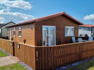 Captivatingly Stunning 2-Bed Chalet in Bridlington