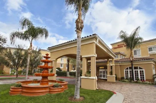 ฮิลตันการ์เด้นอินน์ คาลาบาซัส โรงแรมในลอสแอนเจลิส