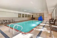 Comfort Suites - Pools