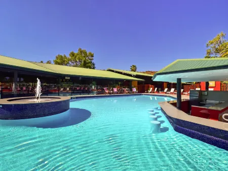 Mercure Alice Springs Resort Отели в г. Брейтлинг