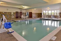 Holiday Inn Express & Suites ALBANY by IHG - Swimmingpools