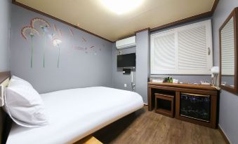더퍼스트 썸네일