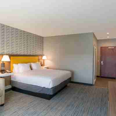 Hampton Inn Riverside Downtown Rooms