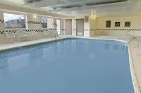Days Inn & Suites by Wyndham Fargo 19th Ave/Airport Dome - Uima-altaat