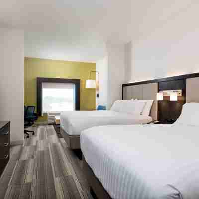 Holiday Inn Express & Suites Lakeland South Rooms