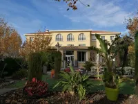 Adonis Sanary - Grand Hôtel des Bains Hôtels à : Bandol