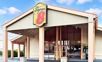 Super 8 by Wyndham Kissimmee/Maingate/Orlando Area