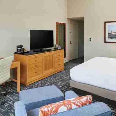 DoubleTree by Hilton Hotel Berkeley Marina Rooms