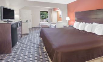 Days Inn & Suites by Wyndham Pine Bluff