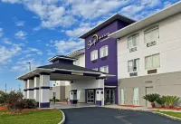 Days Inn & Suites by Wyndham Foley Hotels in Foley