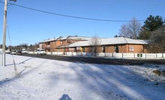 Snow Gate Motel and Apartments