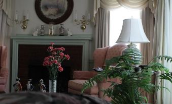 Moore House Bed and Breakfast - Housity