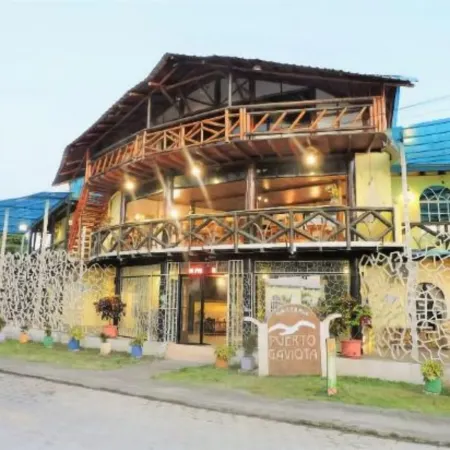 Hotel Puerto Gaviota Отели в г. Тонсупа