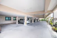 Golden Beach Boutique Resort - parking