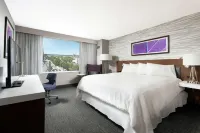 Hilton Garden Inn Ottawa Downtown Các khách sạn gần Parc de la Confédération