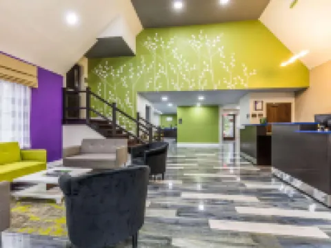 弗洛伍德Travelodge by Wyndham酒店 弗洛伍德酒店