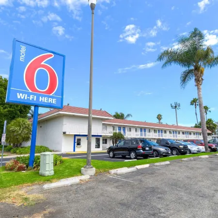 Motel 6 Costa Mesa, CA