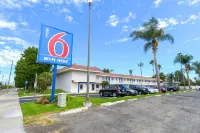 Motel 6 Costa Mesa, CA - Bãi đậu xe