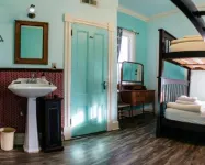 The Hostel California Hotels in Bishop
