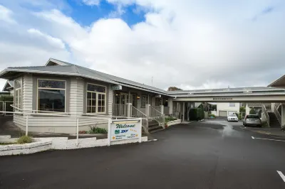 Amber Court Motel Hotels near Mt Taranaki Lookout