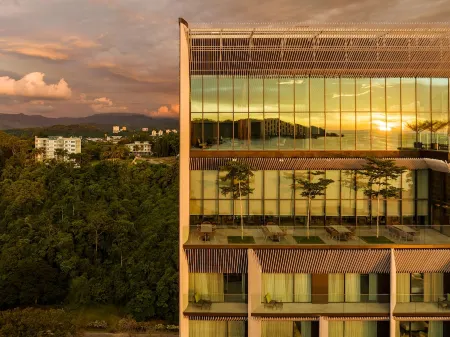 Hyatt Centric Kota Kinabalu Отели рядом с достопримечательностью «Handicraft Market»