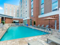 Hampton Inn and Suites Tallahassee Capitol - University Hotels near Bragg Stadium