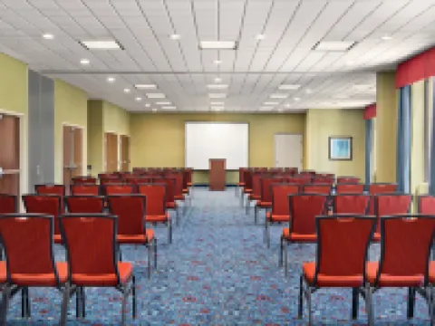 Holiday Inn Express & Suites AKRON REGIONAL AIRPORT AREA by IHG Hotels in Akron
