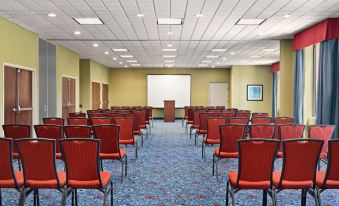 Holiday Inn Express & Suites Akron Regional Airport Area