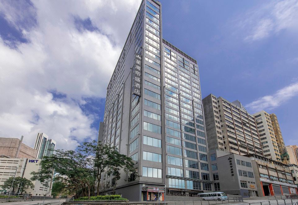 A large building with an office tower in the middle and additional buildings on both sides at Dorsett Tsuen Wan