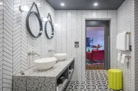 Naumi Hotel Auckland Airport - Pool
