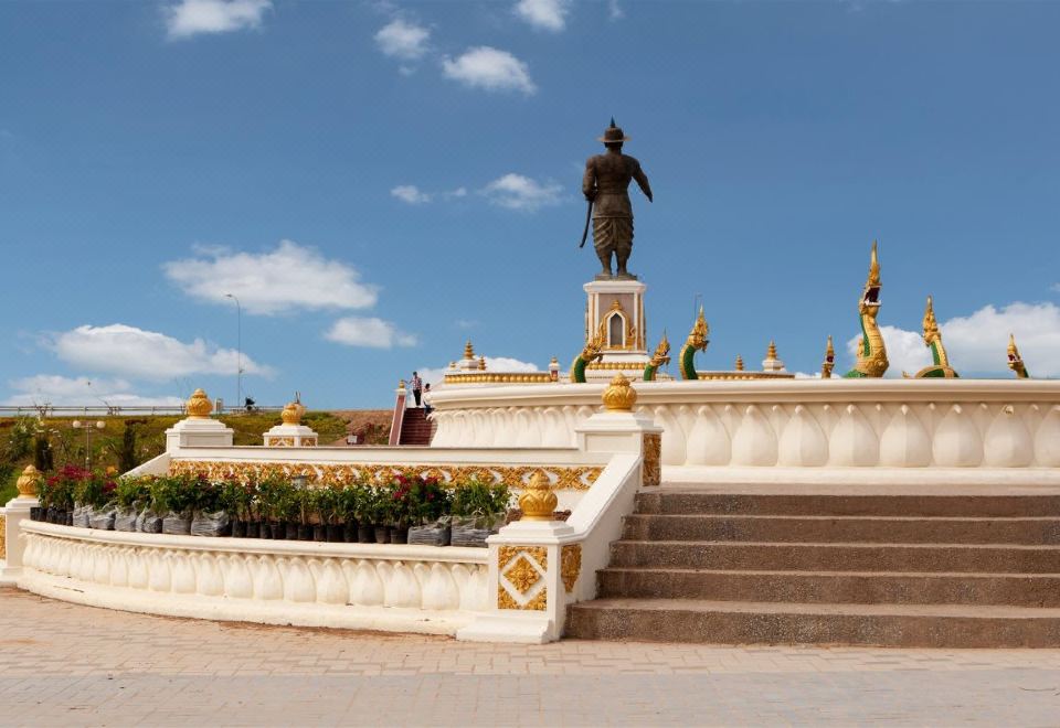 2. 비엔티안 럭셔리..