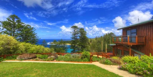 Endeavour Lodge - parking