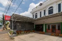 RedDoorz Plus near Universitas Saburai Lampung Hotel di Gunung Terang