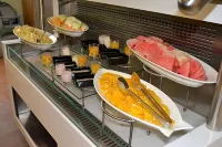 Ramada by Wyndham Abu Dhabi Corniche - Breakfast