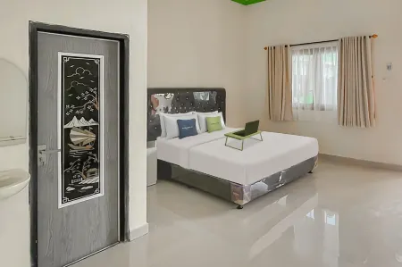 Urbanview Hotel Tirtamaya Jaya Indah Indramayu by RedDoorz Отели в г. Индрамаю