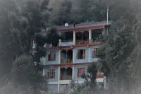Mozo- Tree House Hostel