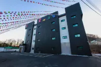 Dongducheon Kkumegeurin Hotels near Gisdaebong