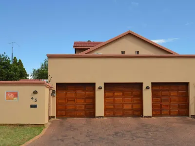 Augusta Villa St Pio Guest House Hôtels à : Edenvale