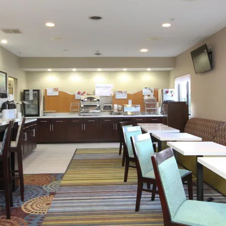 Holiday Inn Express MARSHALL by IHG