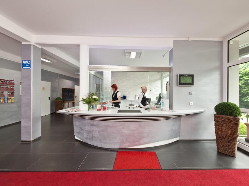 1. Hotel Av..