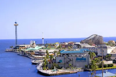 Kemah Boardwalk Inn Hotels near Sunglass Hut at Macy＇s