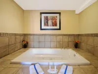 Super 8 by Wyndham Portsmouth - Hot Tub
