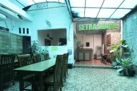 RedDoorz @ Seturan Raya - Pensions