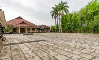 RedDoorz Syariah Near Gor Ken Arok