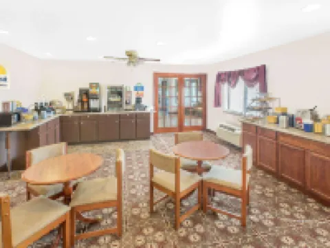 Days Inn & Suites by Wyndham Brinkley Hotels in Brinkley