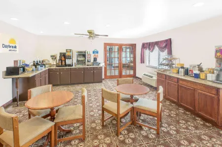 Days Inn & Suites by Wyndham Brinkley