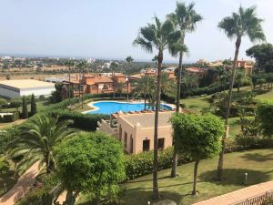 Beautiful flat near golf courses with sea views